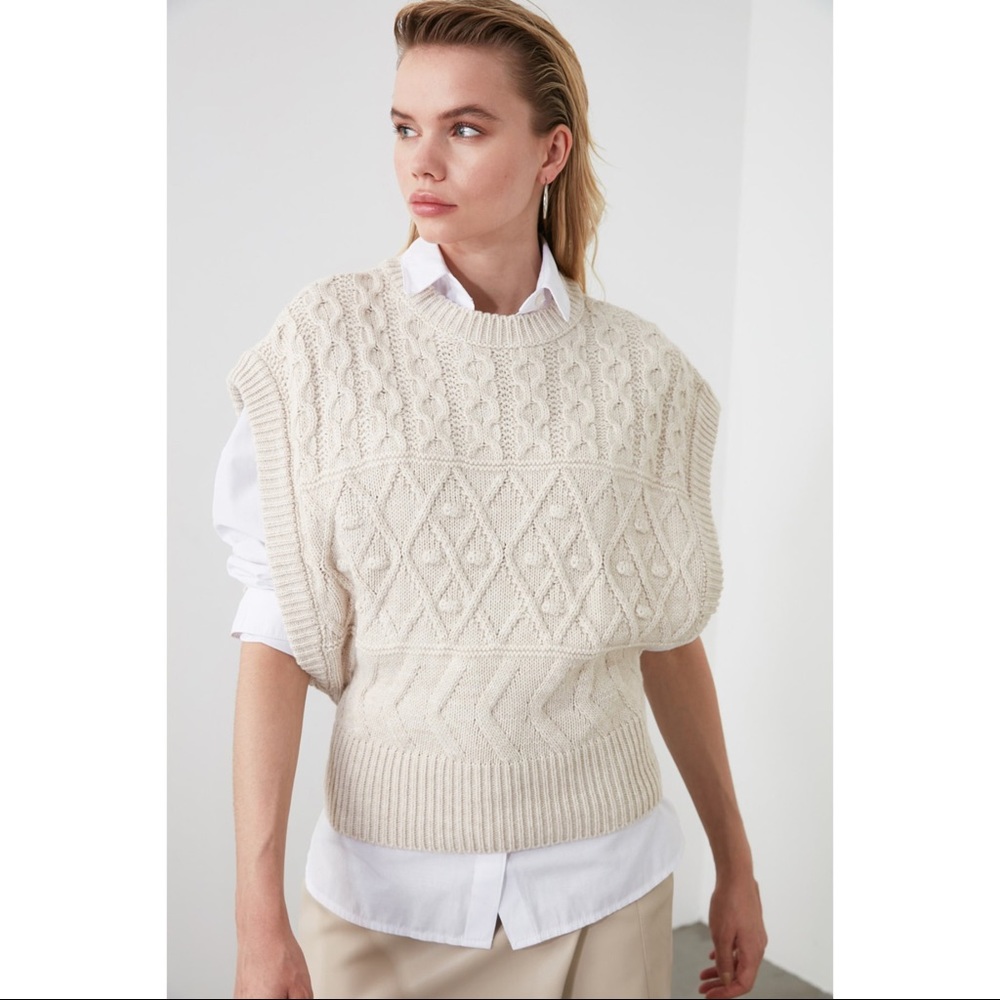 NWT Beige V Neck Woman Knitwear Sweater Medium - Picture 8 of 11